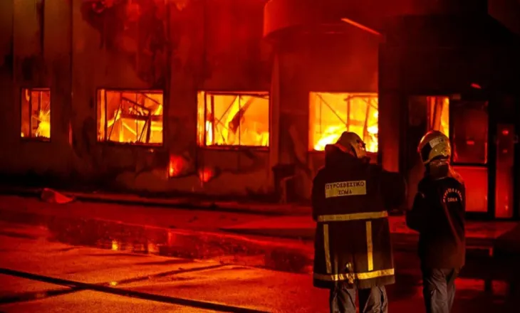 Zjarri në Trikala/ Tre gra humbin jetën, pesë punëtorë të tjerë dhe një zjarrfikës të plagosur