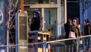 Zjarri në Zvicër/ “Jemi në gjendje shoku!” Dy vajza të reja i shpëtuan tragjedisë, u larguan sapo panë flakët