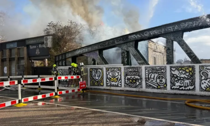 Zjarri pranë linjës hekurudhore në Londër, vonesa dhe anulim të shërbimeve