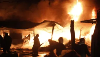 Zjarri që shkrumboi magazinat te “5 maji”/ Policia: Dyshohet se shkaku është…