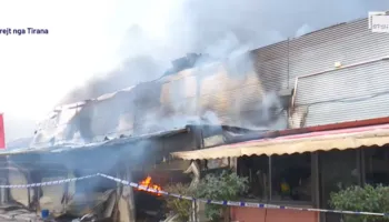 Zjarri te “5 Maji” shuhet pas 5 orësh, aktive vetëm vatra të vogla në brendësi të magazinës