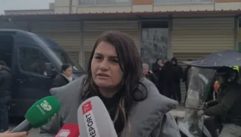 Zjarri te “5 Maji”/ Tregtarja e revoltuar: Policia bënte sehir, ndërsa zjarrfikësit ishin pa mjete