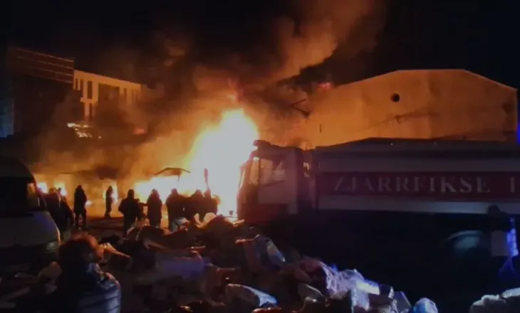 Zjarri tek tregu i “5 Majit”, prefekti i Tiranës: I vështirë neutralizimi i flakëve, kemi kërkuar ndihmë nga Elbasani