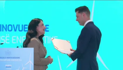 Zv/kryeministrja Balluku i jep certifikatën kompanisë amerikane CWP për ndërtimin e parkut eolik 600 MW në Tropojë