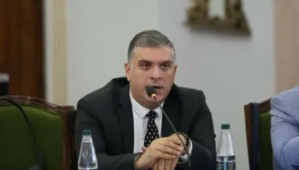 “Zv.kryeministrja vjedh miliona”/ Blushi përplaset me Peleshin: Dorëzoni Ballukun, korrupsioni, vija e kuqe