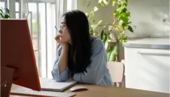 Zvarritja, perfeksionizmi dhe vetëfajësimi janë simptoma moderne të instinkteve primitive të mbijetesës