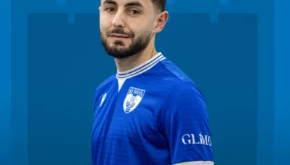 Zyrtare, Teuta nënshkruan me mesfushorin, vjen firma