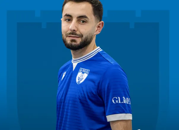 Zyrtare, Teuta nënshkruan me mesfushorin, vjen firma