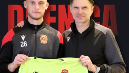 ZYRTARE/ Vllaznia e shikonte si të ardhmen e portës, Brdariç prezanton ish-gardianin e kuqebluve