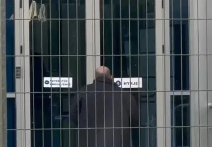 Zyrtarisht nën akuzë/ Ish-drejtori i burgjeve, Agim Ismaili paraqitet sërish në SPAK