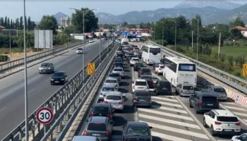 1 milion mjete në rrugët e vendit, Volkswagen dhe Mercedes Benz më të pëlqyerat për shqiptarët