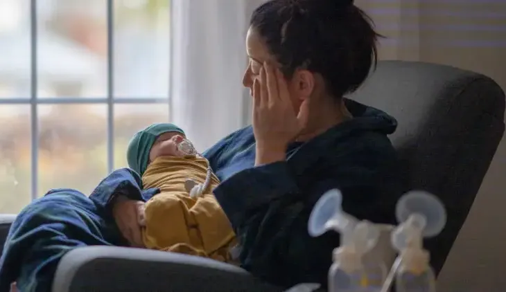 1 në 10 gra preken nga depresioni pas lindjes, simptomat që nuk duhen nënvlerësuar