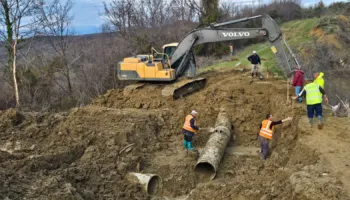 11 lagje probleme me ujin e pijshëm në Durrës, shkak defekti i rëndë në tubacion pas rrëshqitjes së dherave