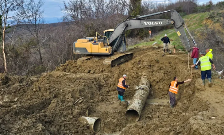 11 lagje probleme me ujin e pijshëm në Durrës, shkak defekti i rëndë në tubacion pas rrëshqitjes së dherave