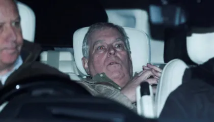 12 orë në pranga! Publikohen fotot dramatike të arrestimit/ Lirohet ish-princi Andrew i Britanisë