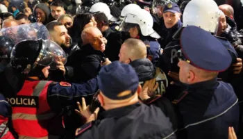 1300 POLICË NË TERREN! Tirana blindohet për protestën e PD-së, frikë nga përplasjet