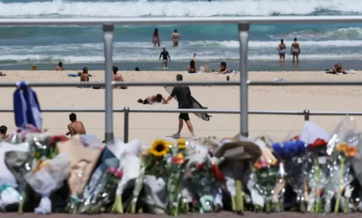 15 të vrarë dhe dhjetëra të plagosur, i akuzuari për sulmin në Bondi Beach del për herë të parë para gjykatës
