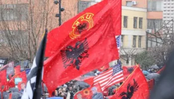 18 vite pas në kohë! Rrugëtimi mes luftës për Kosovën e Pavarur ngre ‘peshë’ sheshin e Prishtinës