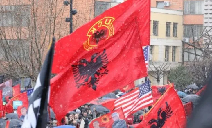 18 vite pas në kohë! Rrugëtimi mes luftës për Kosovën e Pavarur ngre ‘peshë’ sheshin e Prishtinës