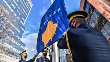 18 VITE SHTET, KOSOVA FESTON PAVARESINE