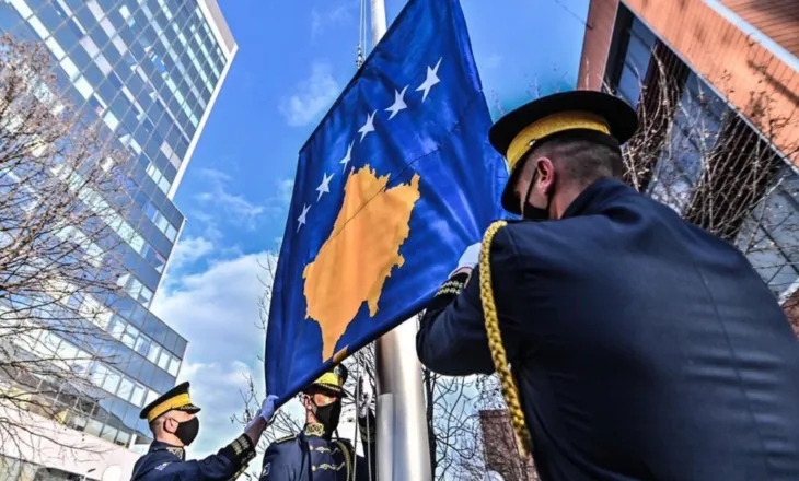 18 VITE SHTET, KOSOVA FESTON PAVARESINE