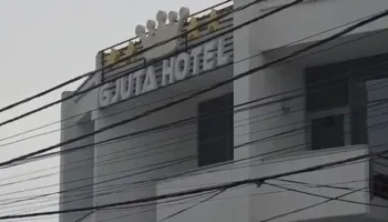 18-vjeçarja u plagos me armë e tij te hotel ‘Gjuta’, arrestohet i dashuri, Erisjaldo Gjuta: Isha jashtë me babin…