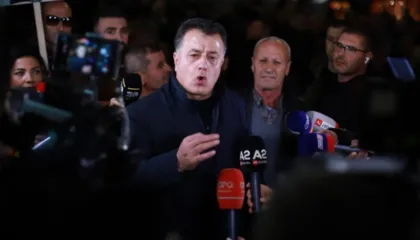 20 shkurti/ Noka thirrje qytetarëve: Gjunjëzojeni qeverinë! Hiqni Shqipërinë nga duart e tyre