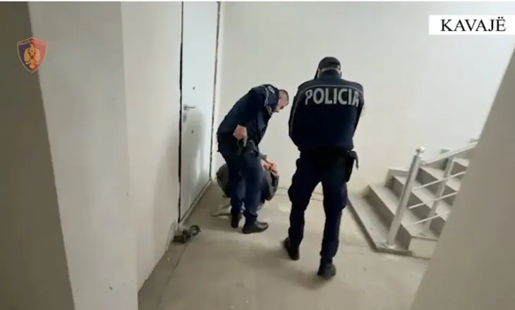 25-vjeçari kërkohej për vjedhjen e 2 banesave, kapet mat duke grabitur bixhuteri në një shtëpi tjetër