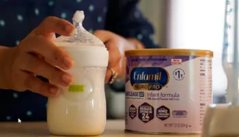 36 raste të dyshuara helmimi nga formula për foshnje në Britani, nisin hetimet