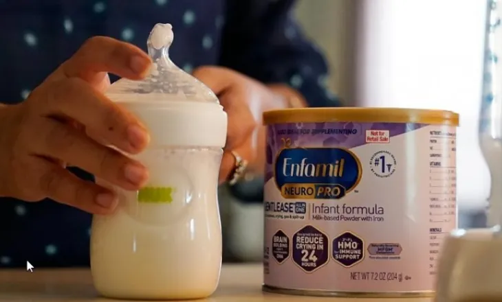 36 raste të dyshuara helmimi nga formula për foshnje në Britani, nisin hetimet