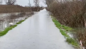 40 cm ujë në rrugën e Obotit, ushtria dhe emergjencat civile angazhohen për pastrimin e segmentit