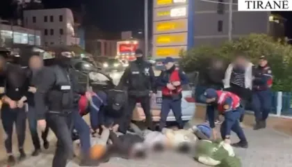 5 emigrantë të paligjshëm në makinë, arrestohet 35-vjeçarja në Lezhë