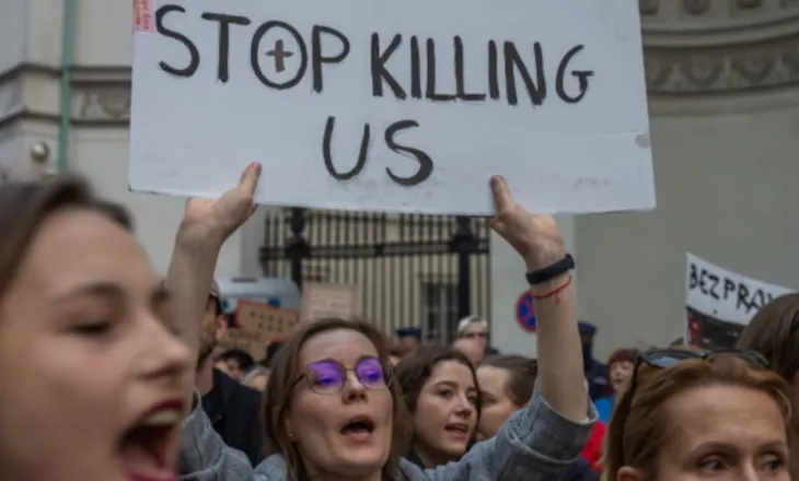 500 mijë gra evropiane të rrezikuara në vit nga abortet e pasigurta, BE hap fondin e ri edhe për shtetet ku procedura ndalohet me ligj