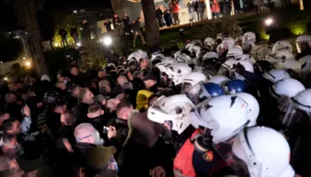 6 të mitur në mesin e protestuesve të ndaluar nga policia