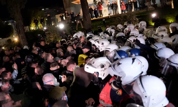 6 të mitur në mesin e protestuesve të ndaluar nga policia
