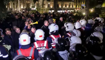 7 efektivë policie të lënduar gjatë protestës së opozitës, 5 dërgohen në Spitalin e Traumës