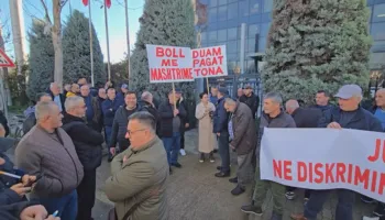7 muaj pa paga, punëtorët e sigurimit të Bankers Petroleum ngrihen në protestë