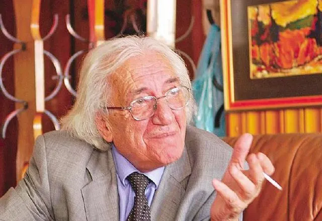 9 vite pa penën e Dritëro Agollit, poeti që la gjurmë në letërsinë shqiptare