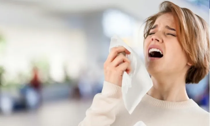 A është teshtima diçka për të cilën duhet të shqetësohemi?