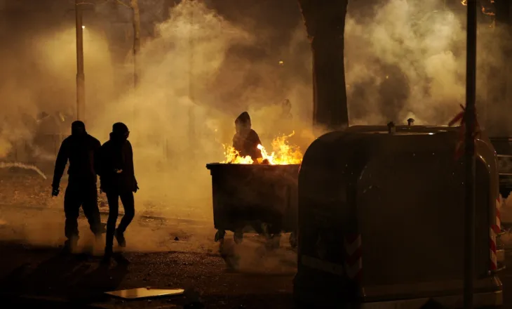 A po rikthehet “terrorizmi i kuq” në vendin fqinj?