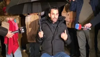 Adriatik Lapaj ironizon protestën e PD: Qëndresa është beteja e vërtetë, jo ikja pas dy orësh