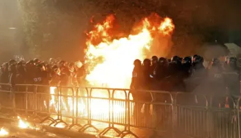 Agjencia italiane e lajmeve jehone protestës së opozitës: Një deputet u dhunua, dhjetra protestues u arrestuan