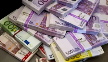 Agjenti i policisë kriminale të Kamzës kapet me 1 milionë euro cash në makinë!