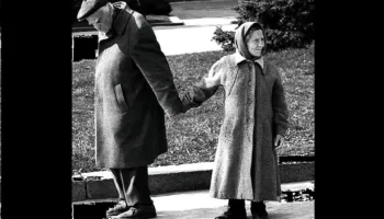 Ajo ka Alzhaimer, nuk më njeh! Por e njoh unë. Është Dashuria e jetës sime…