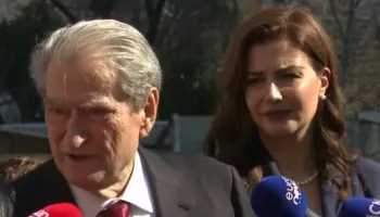 “Ajo që ka ndodhur me rrugët e shkatërruara, dështim”/ Berisha: Rama ka asgjësuar drejtësinë dhe mbron Lubi Ballukun