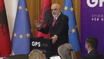 “AKSHI institucion krenarie”/ Rama për Karçanaj: I vunë mbi supe vila dhe makina, ajo jeton me qira dhe s’ka patentë