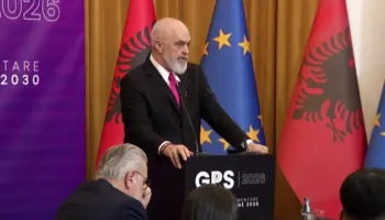 “AKSHI krenari e vendit”, Rama: Drejtoresha në arrest shtëpie, i vendosën në kurriz vilë e makina, ajo jeton me qira