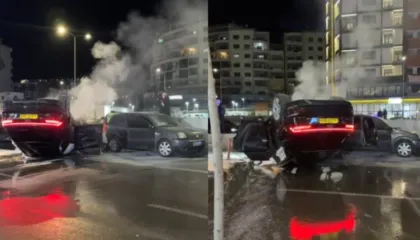 Aksident i frikshëm në Tiranë, makina kthehet përmbys në “Astir”