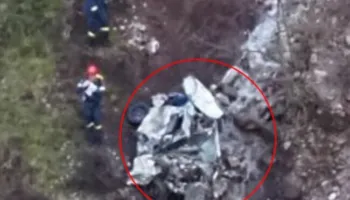 Aksident i rëndë, makina bie nga shkëmbi! Humb jetën shoferi