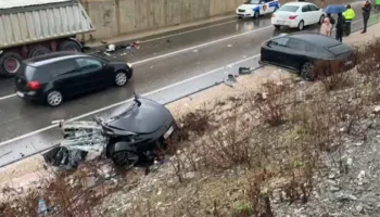 Aksident i rëndë në afërsi të Qafë-Murrizit/ Makina ndahet në dy pjesë pas përplasjes me trajlerin, tre të plagosur